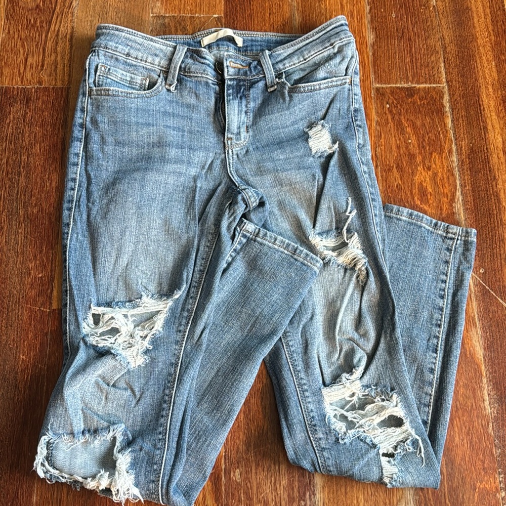 Day trip distressed skinny jeans